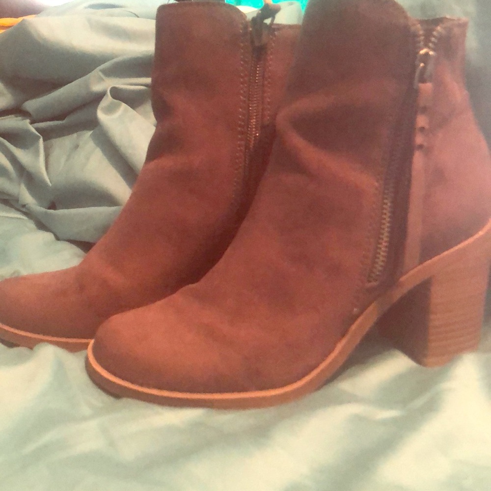 Brown booties! ❤️